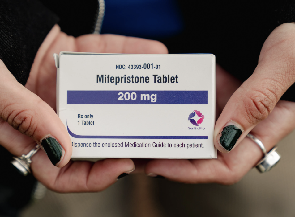 美国这些新法将于2025年生效！有关人工智能、堕胎、最低工资等